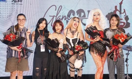Bùng cháy 'Glam & Grit'- drag show đầu tiên do sinh viên tổ chức 