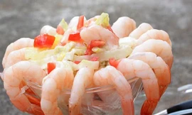 Cocktail tôm với bánh mì, món hoài cổ những năm 1970 trỗi dậy hậu cách ly COVID