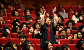 Ấn tượng khoảnh khắc tốt nghiệp của hơn 1.000 sinh viên, học viên, nghiên cứu sinh Trường Đại học Kinh tế - ĐHQGHN 