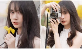 Nữ sinh đắm chìm trong vẻ đẹp hoa Phong Linh