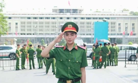 Nam sinh Học viện Cảnh sát Nhân dân và khoảnh khắc không quên tại Lễ Kỷ niệm 50 năm thống nhất đất nước 