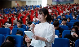 Gần 1000 sinh viên Đại học Phenikaa tham dự Toạ đàm Trường học hay Trường đời