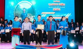 Chàng sinh viên là thành viên Hội đồng Trường vượt qua mọi khó khăn để bước tiếp trên 'hành trình vạn dặm'