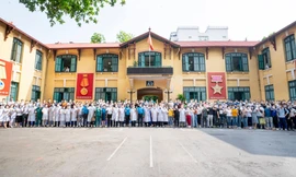 Hơn 300 y bác sĩ Bệnh viện Hữu nghị Việt Đức lên đường tiếp sức TP. HCM chống dịch