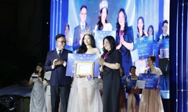 Vũ Bảo Ngân xuất sắc chinh phục vị trí Tân Hoa khôi 2023 Trường Đại học Khoa học Xã hội và Nhân văn