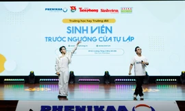 Xuân Đức và Kuun Đức Nam khuấy đảo sân khấu Đại học Phenikaa