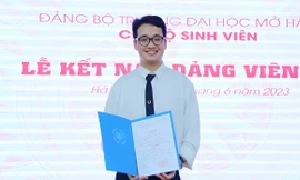 Uỷ viên Ban Thư ký Trường Đại học Mở Hà Nội: 'Vũ trụ sẽ lắng nghe trái tim ngoan cường'