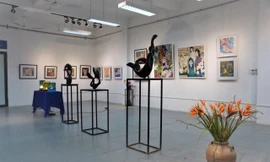 Sinh viên tự tay 'mở' triển lãm mỹ thuật Chào Xuân 2022: Nể quá đi!