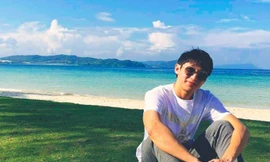 Chàng sinh viên Việt – Lào, cầm Quốc kỳ dẫn đầu đoàn thể thao Lào tại Olympic Tokyo 2020