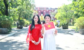 Rực rỡ ngày 30/4 tại Trường Quốc học Huế: Sắc đỏ của tuổi trẻ, sắc đỏ của lòng yêu nước