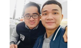 Nam sinh được bạn cõng đi học suốt 4 năm đã nhận bằng tốt nghiệp loại Xuất sắc