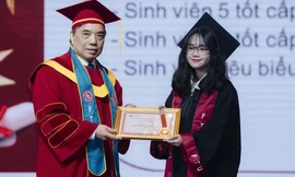 Nữ sinh Nghệ An sở hữu loạt giải thưởng Toán học tốt nghiệp sớm Trường Đại học Ngoại thương 