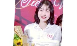 Vượt qua nghịch cảnh, nữ sinh USSH vươn lên đạt nhiều thành tích "khủng"