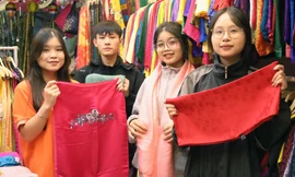 Sắc lụa Vạn Phúc qua bước chân người trẻ: Lan tỏa vẻ đẹp Việt ra Thế giới