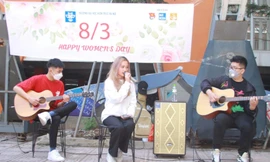 Ga lăng như nam sinh Kiến trúc, mở show ca nhạc mừng ngày 8/3