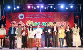 Bùng nổ sắc màu tại đêm Gala Chào Năm Mới 2025 tại Trường Đại học Thành Đông