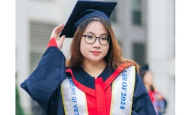 Nữ thủ khoa Ngoại giao: 'Cứ mạnh dạn theo đuổi ngành mình thích, sẽ luôn có chỗ dành cho bạn'