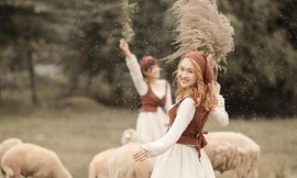 Nữ sinh trường Đại học Thương Mại 'tỏa sáng' với tài năng và thành tích học tập xuất sắc