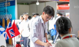 Học bổng khuyến khích nữ sinh theo đuổi Khoa học Công nghệ từ Trường Đại học Anh quốc Việt Nam