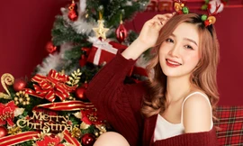 Hoa khôi Đại học Quốc gia cuốn hút mọi ánh nhìn với bộ ảnh Giáng sinh ngọt ngào