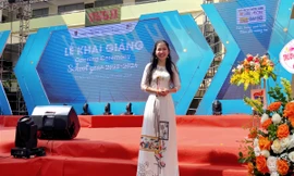 Nữ sinh khiếm thị thắp sáng ước mơ trở thành biên tập viên bằng sự nỗ lực đứng lên từ bóng tối