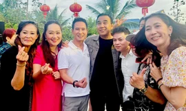 Quyền Linh đi dép tổ ong cùng Lý Hải đến họp lớp Đại học