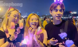 Những bạn trẻ không đủ tiền mua vé xem BlackPink ở Mỹ Đình