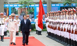 Thủ tướng thăm, kiểm tra công tác sẵn sàng chiến đấu tại một số đơn vị quân đội, công an