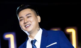 Ca sĩ Hoài Lâm hát ở đám cưới