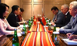 Đoàn Việt Nam tiếp xúc song phương với đoàn các nước tại AIPA-44