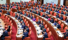 Bộ Chính trị yêu cầu ban hành bảng lương chức vụ