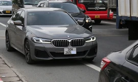 Nam tài xế BMW đi vào làn khẩn cấp Vành đai 3 vì 'vội về đưa vợ đi đẻ'