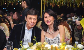 Hôn nhân kín tiếng của danh ca Tuấn Ngọc và vợ kém 14 tuổi