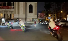 CLIP: 3 ‘ông trời con’ náo động phố đi bộ Nguyễn Huệ