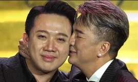 Trấn Thành lại gây tranh cãi vì khóc nấc