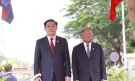 Lễ đón Chủ tịch Quốc hội Vương Đình Huệ thăm chính thức Campuchia 