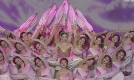 Tiết mục 'Hồn sen Việt' của 'chim công làng múa' Linh Nga và 121 diễn viên tại khai mạc SEA Games 31