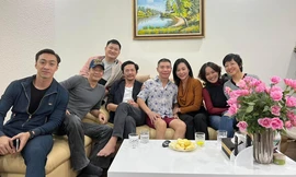 MC Thảo Vân cùng dàn sao 'Hương vị tình thân' thăm NSND Công Lý