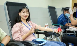 2.500 đơn vị máu tiếp nhận từ Samsung Việt Nam trong 2 ngày khởi động hưởng ứng Chủ nhật Đỏ 2022 