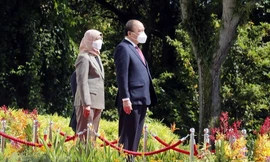 Hình ảnh lễ đón Chủ tịch nước Nguyễn Xuân Phúc thăm cấp Nhà nước tới Singapore