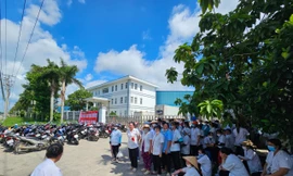 Công nhân đồng loạt nghỉ việc vì bị mùi hôi thối 'tấn công'