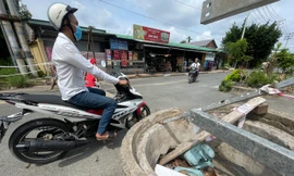 Đường vào di tích lò gạch Võ Công Tồn bị rào chắn 