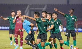 Toàn bộ diễn biến pha 'bẻ còi' của trọng tài Vũ Nguyên Vũ trên sân Thống Nhất