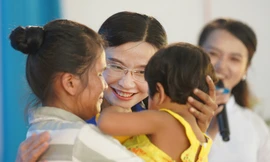 Những khoảnh khắc xúc động của chương trình 'Thắp sáng ước mơ hoàn lương' tại trại giam Long Hoà