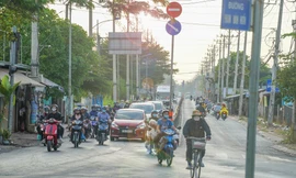 Hình ảnh khác biệt giữa 2 làn xe khi người dân quay lại TPHCM