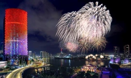 Choáng ngợp 'đại tiệc' ánh sáng trên sông Sài Gòn mừng xuân Quý Mão