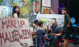 Bạn trẻ hốt bạc nhờ dịch vụ hóa trang Halloween đến khuya