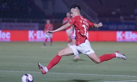 Võ Huy Toàn ghi bàn đẹp mắt giúp TPHCM tránh khỏi thất bại trước Becamex Bình Dương