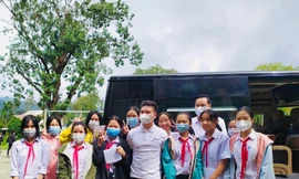 Cầu thủ Quang Hải mang Tết yêu thương đến với trẻ em nghèo