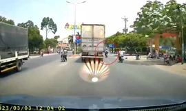 Clip học sinh lớp 10 thoát chết trong gang tấc khi bị cuốn vào gầm xe tải 